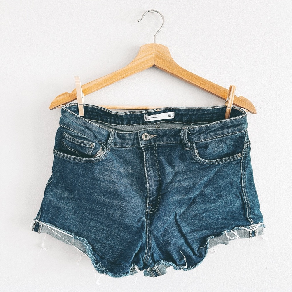 ZARA > Cutoff Jeans
